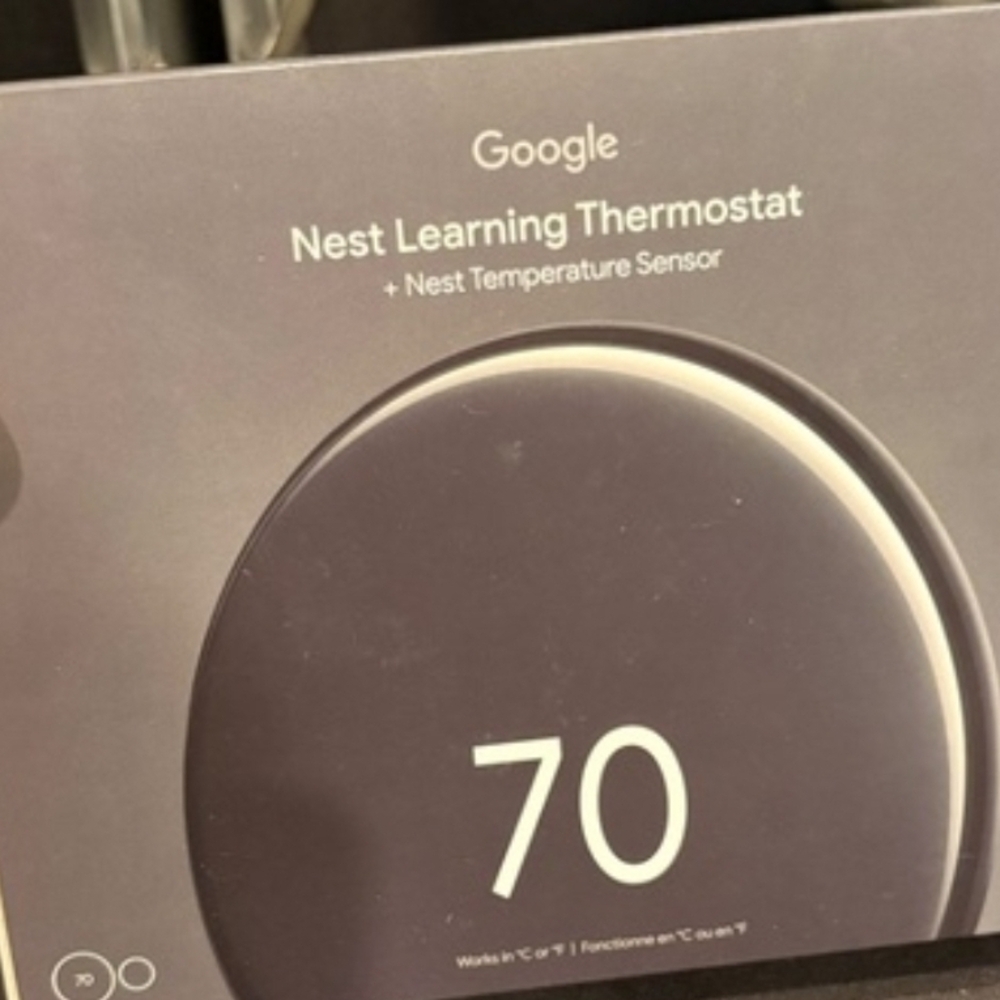 Google Nest Learning Thermostat 4th Gen + Temp Senor Charcoal Black Display